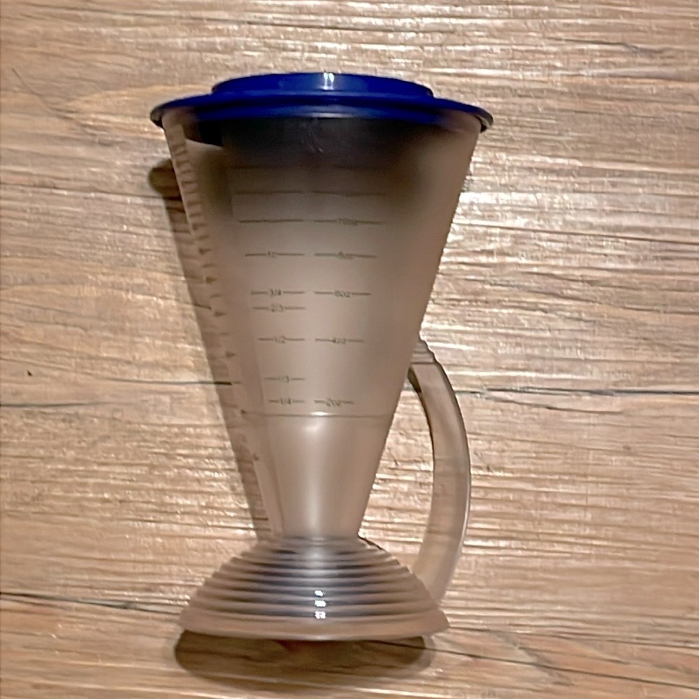 NWOT Vintage rare Tupperware measuring funnel